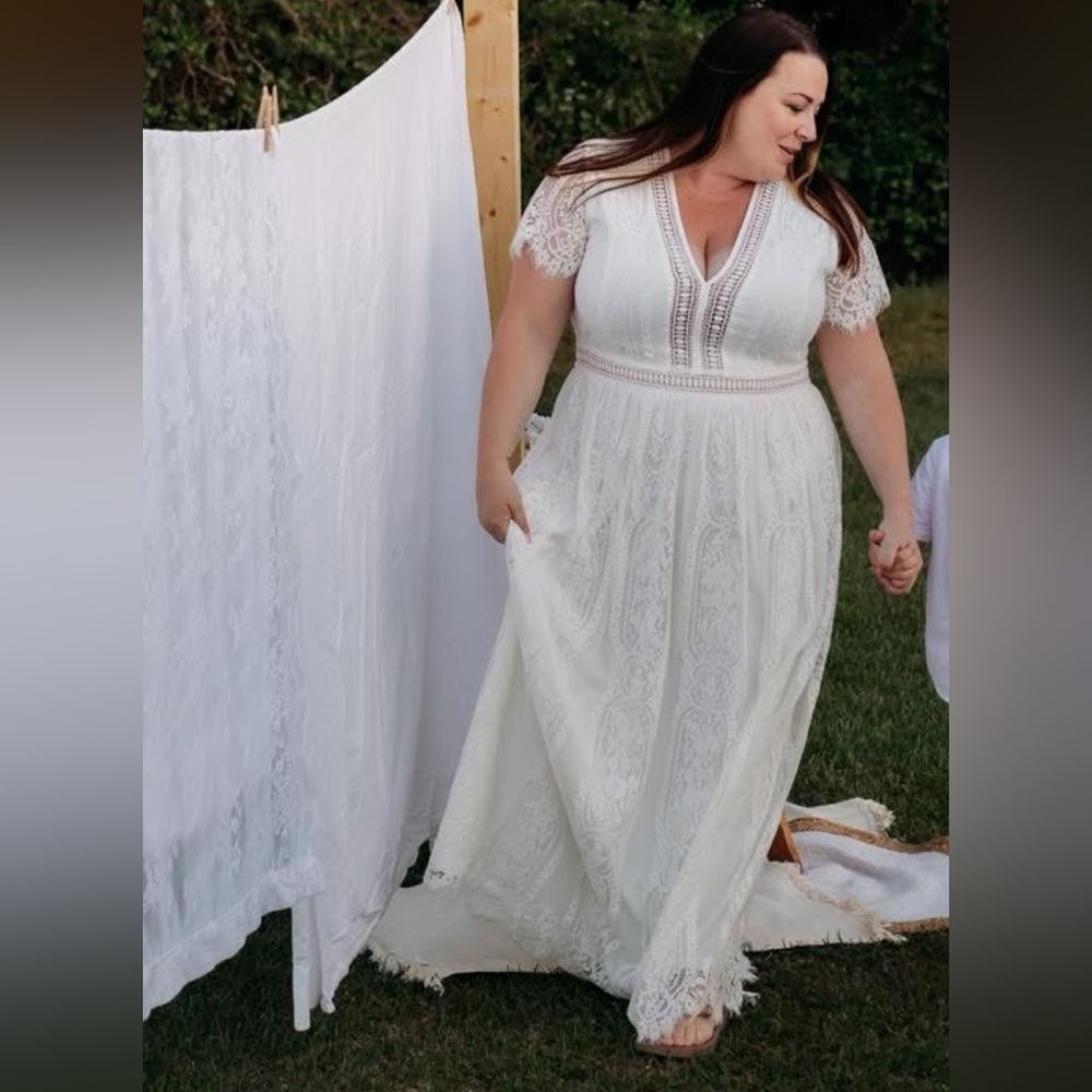 Elegant White Lace Dress